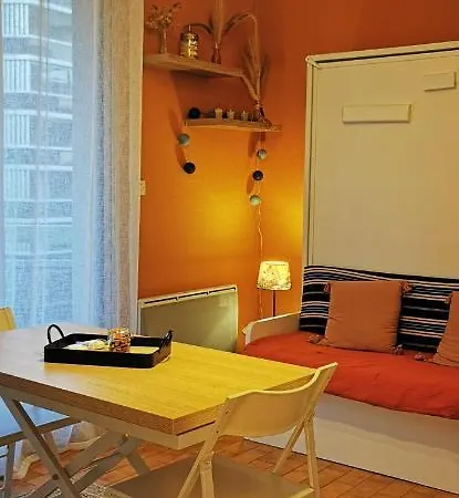 Appartement Vue Mer. Calme Et Idéalement Situé